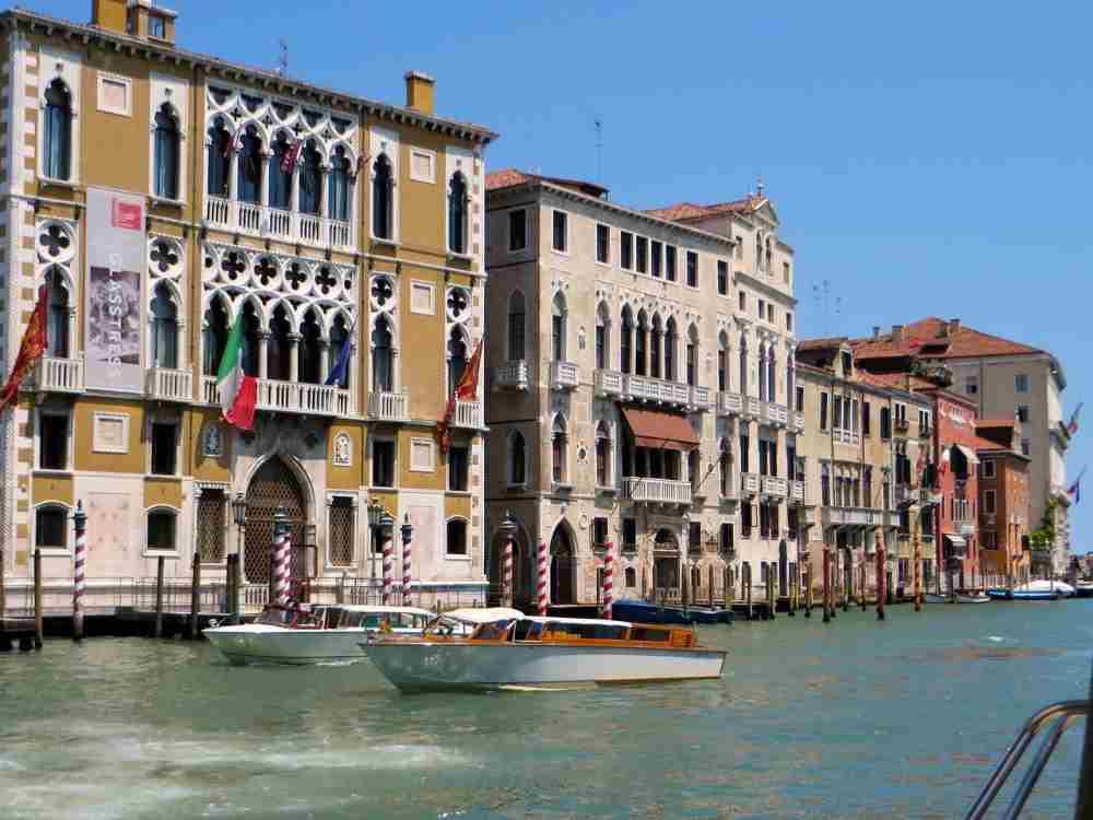 biennale cà d'oro in venezia (DEZALB da Pixabay)