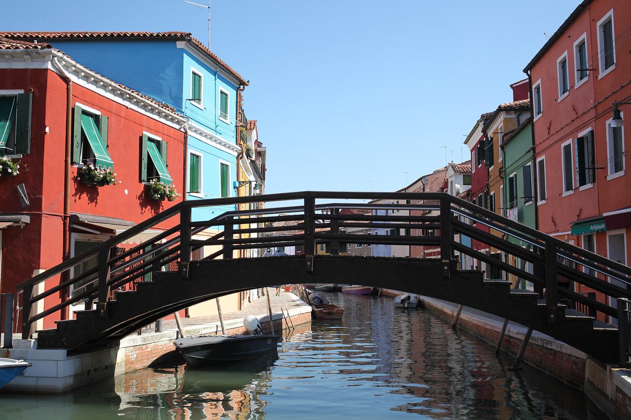 from fondamenta nove to burano (pixabay)