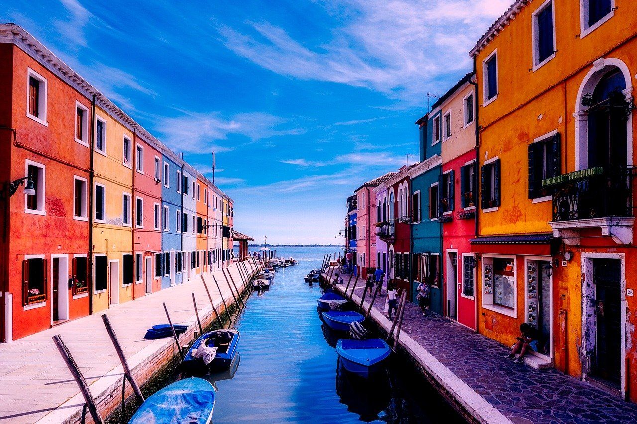 view of burano. How to get to Burano from Venice (pixabay by David Mark)