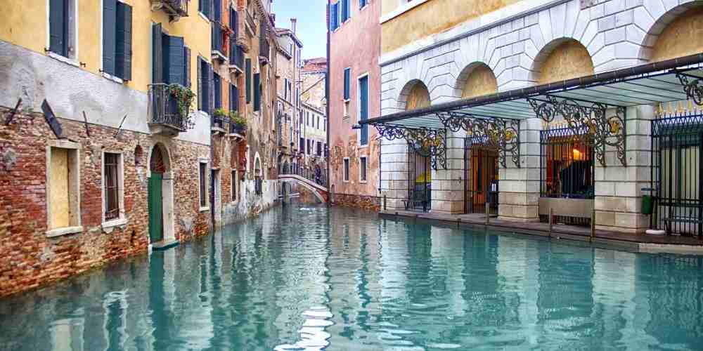 local tips to move in venice with water taxi (Bilal EL-Daou da Pixabay)