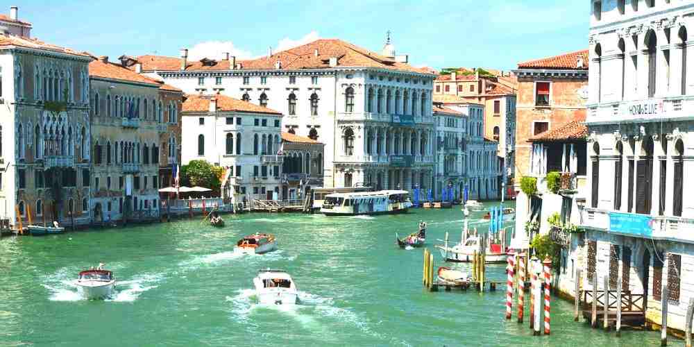 prices of the water taxis in venice (veronika szappanos da Pixabay) 