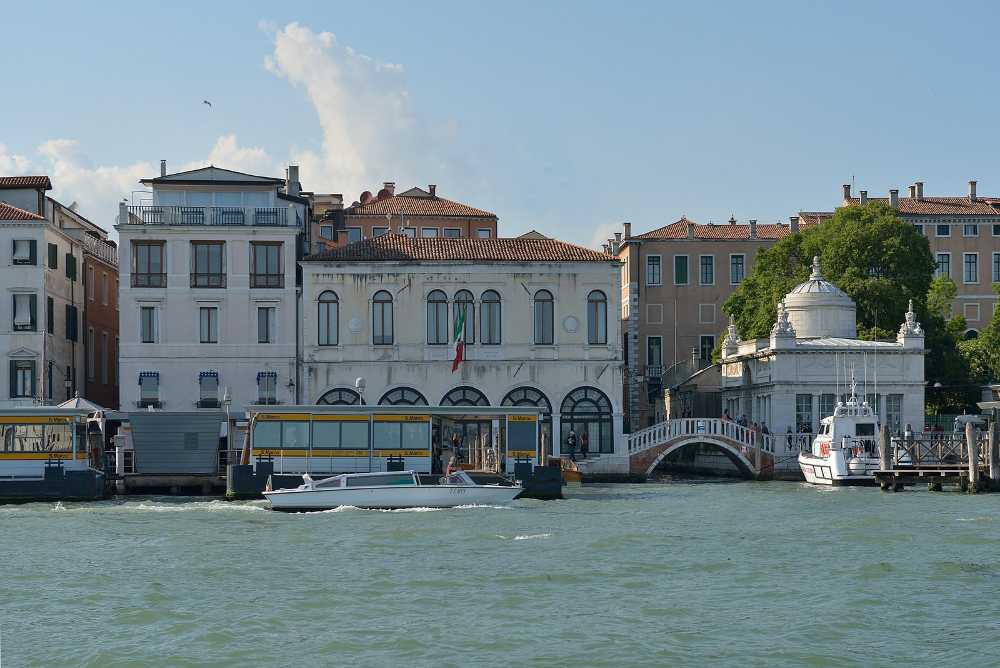 venice most iconic bar (CC BY-SA 3.0, via Wikimedia Commons)