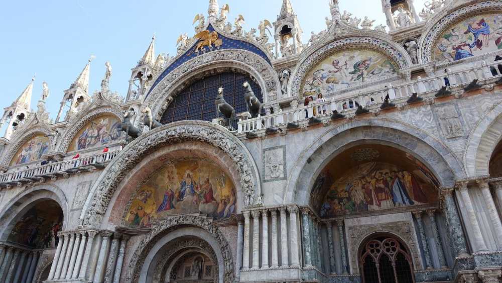 st mark's basilica by night (byungjei Lim da Pixabay )