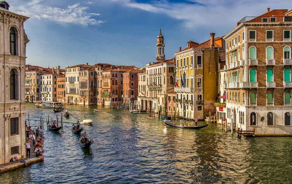 gondola ride in venice canal grande (Andrzej da Pixabay )