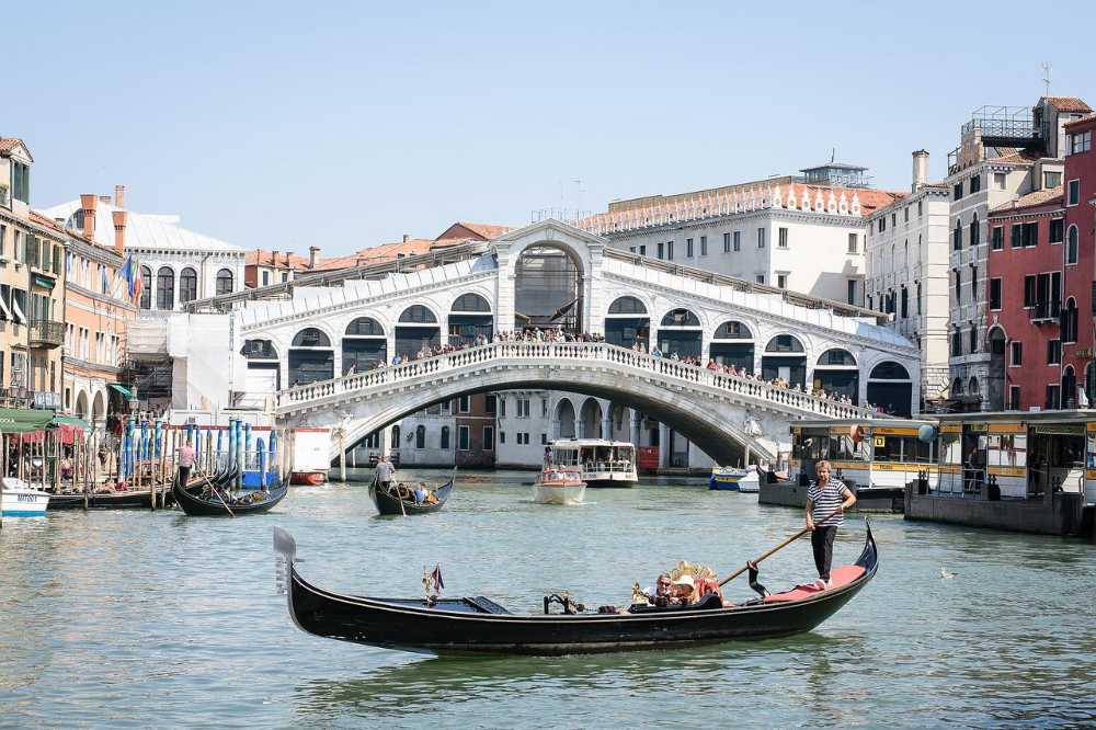 how much does a tour on venetian gondolas cost - 2023 updated prices (Michael da Pixabay )