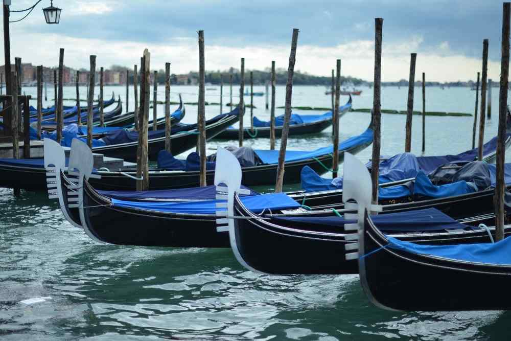 gondola cruise which canals (Evelyne Imbert da Pixabay )