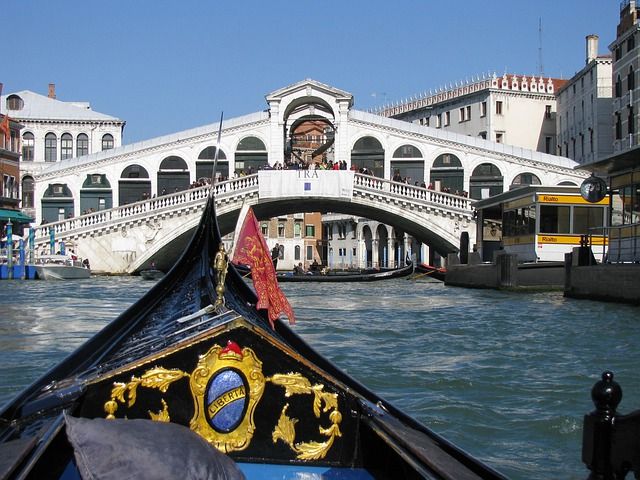 rialto brigde history, the oldest bridge in venice