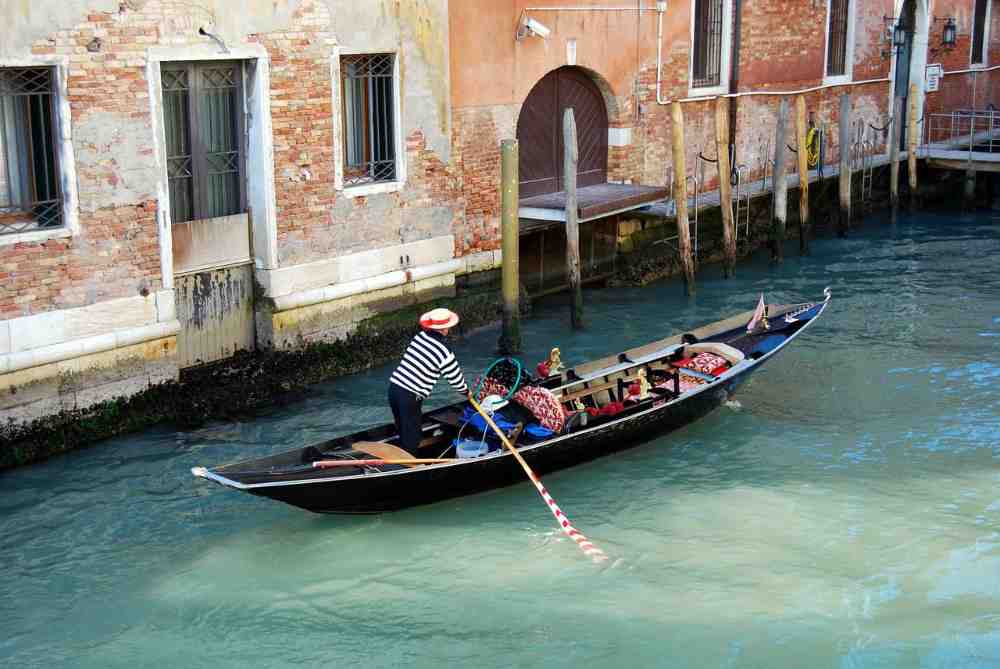 gondola making process (Gianni Crestani da Pixabay)