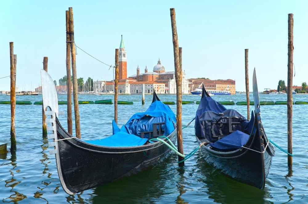 gondola ride and tour in venice (Sabine Kroschel da Pixabay )