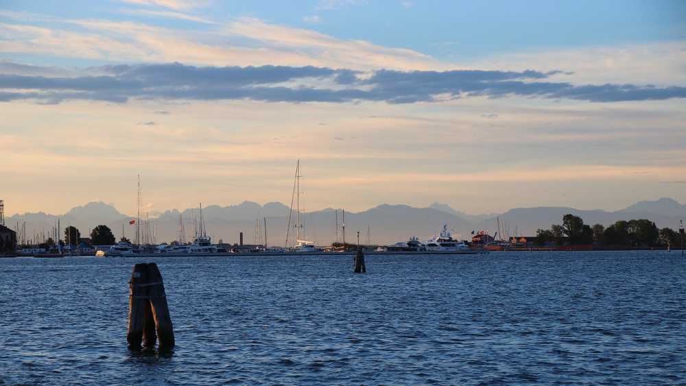 lido di venezia facing the adriatic sea (Charles da Pixabay )