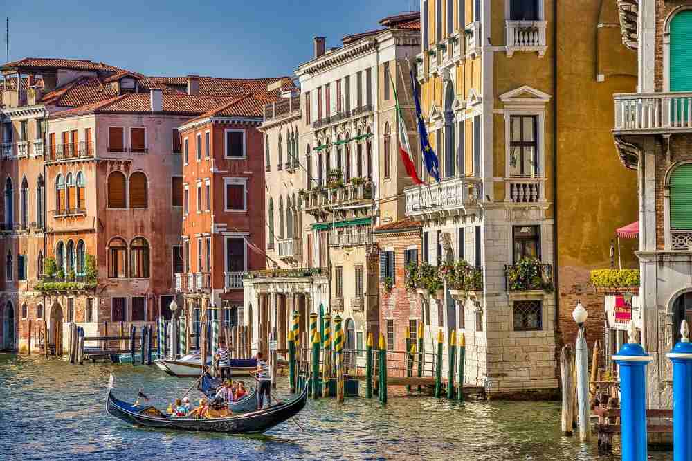 where to park your car in venice (Andrzej da Pixabay )