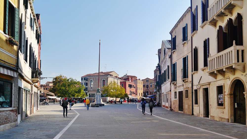 campo santa margherita venezia (Zairon, CC BY-SA 4.0, via Wikimedia Commons)