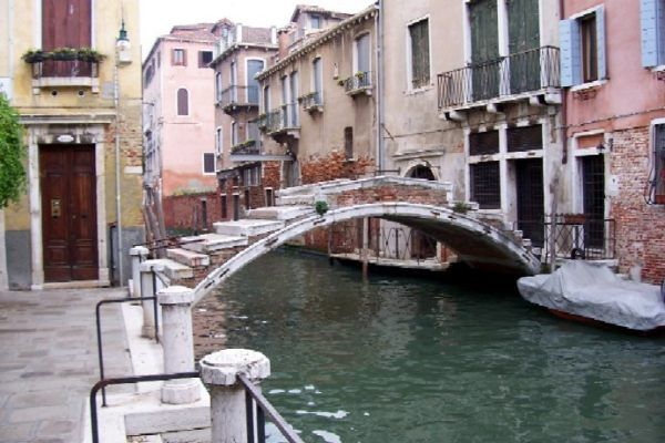 ponte chiodo venice instagram spot