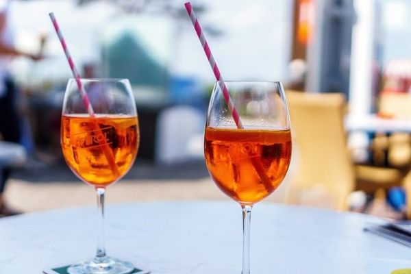 refreshing spritz veneziano (Foto di Norbert Waldhausen da Pixabay )