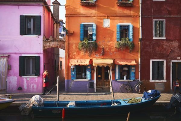 how to arrive and visit burano venice - https://unsplash.com/photos/57fo0YNJD38