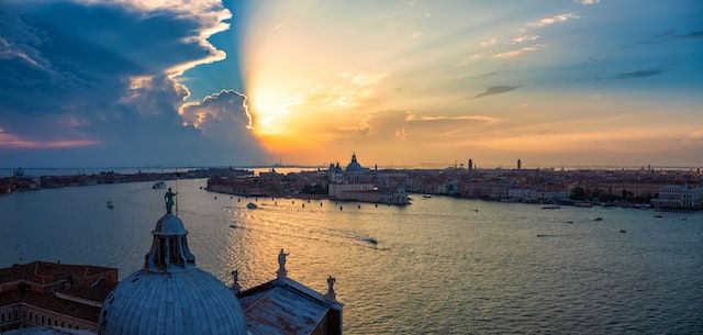 10 things that you can do in venice at winter - https://unsplash.com/photos/yAt4j_ydbd4