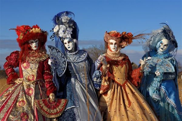 private parties with special dress code carnival places - Foto di Franz W. da Pixabay 