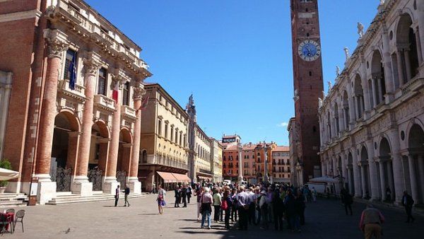 vicenza for your excursion by train - Foto di Johan Schersten da Pixabay 