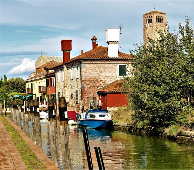 history of torcello island venice - https://pixabay.com/it/photos/venezia-italia-torcello-2927611/