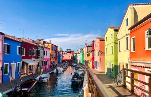 what to do in burano italy https://unsplash.com/photos/RepoFGf7AJY