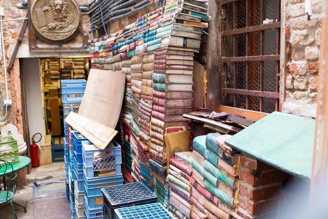 venice's libreria acqua alta