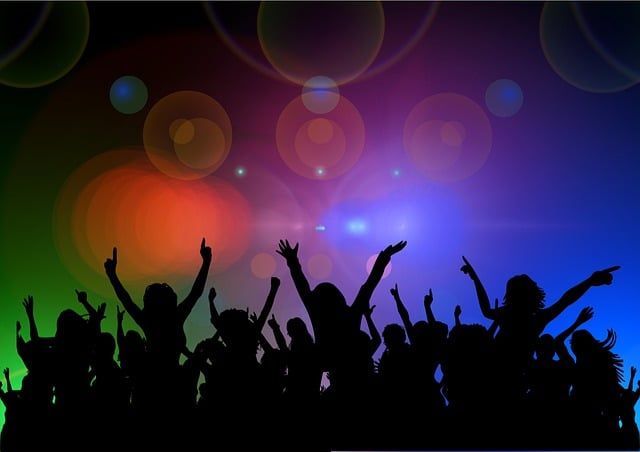 new year's concert in venice mestre - https://pixabay.com/it/illustrations/cheers-piacere-povero-comunit%c3%a0-204742/