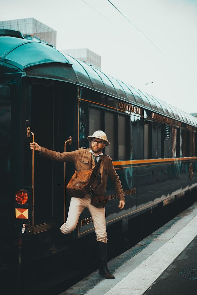 orient express train la dolce vita itineraries - https://unsplash.com/photos/G065uIJdbqo