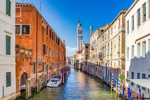 venice where to stay - https://pixabay.com/it/photos/venezia-italia-acqua-architettura-4756394/