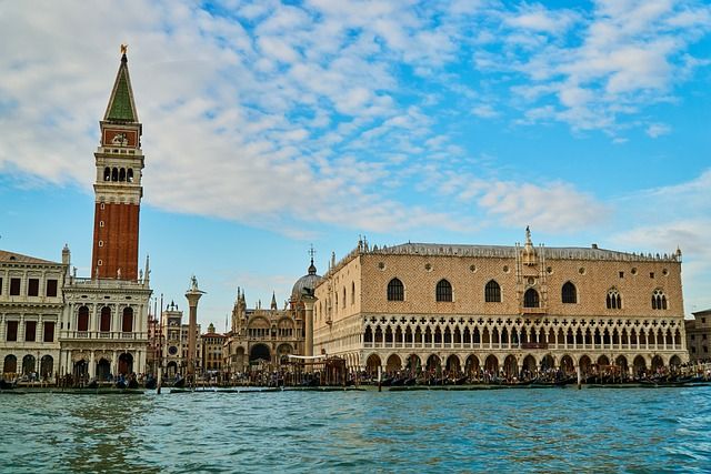 amazing view of venice - https://pixabay.com/it/photos/italia-venezia-palazzo-ducale-6735336/