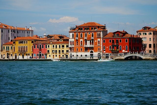 best viewpoint of venice - https://pixabay.com/it/photos/venezia-quindi-giudecca-italia-4308504/