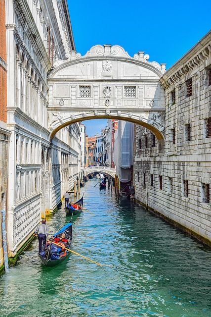 the bridge of sighs in venice - https://pixabay.com/it/photos/ponte-dei-sospiri-ponte-prigione-4896091/