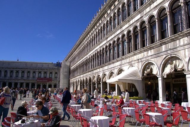 guide to venice italy for couples - https://pixabay.com/it/photos/venezia-piazza-san-marco-italia-4270054/