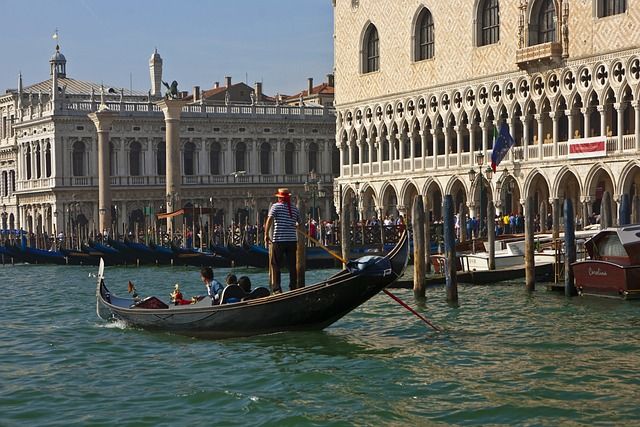 how to get to the doge's palace venice - https://pixabay.com/it/photos/italia-venezia-gondola-4990886/