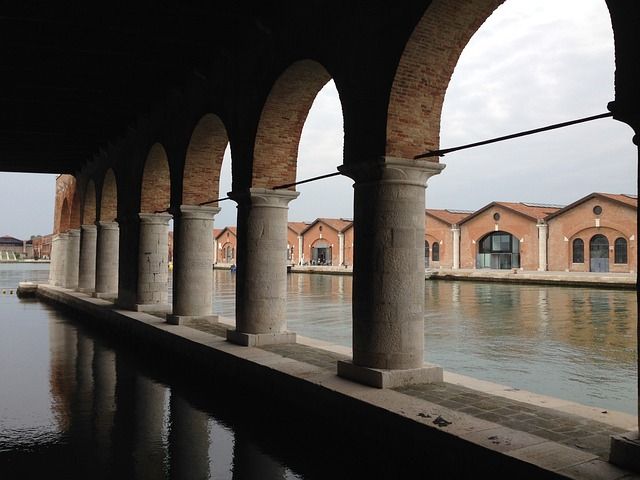 how to get to the venetian arsenal - https://pixabay.com/it/photos/venezia-arsenale-italia-2857583/