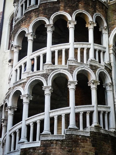 things to visit in sestiere san marco venice italy - https://pixabay.com/it/photos/palazzo-contarini-del-bovolo-venezia-2092665/
