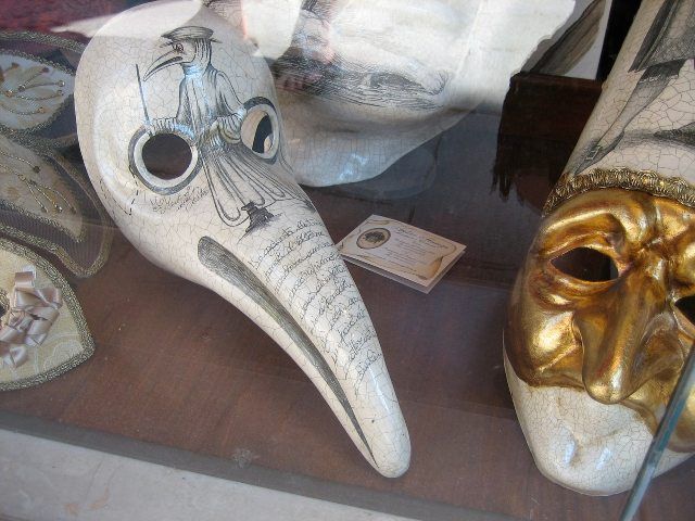 tradititional costumes and masks of venice