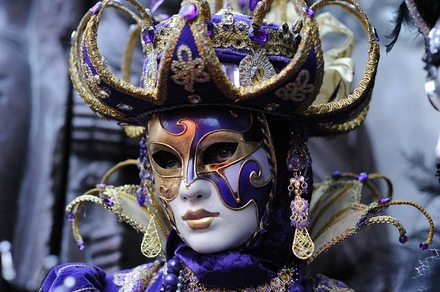 venice carnival costumes and masks - https://pixabay.com/it/photos/carnevale-maschera-venezia-2999783/