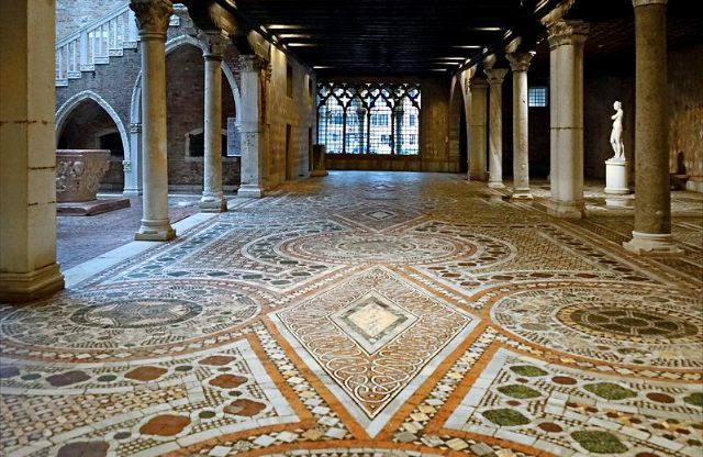 history of ca d'oro in venice - venetian architects - the palace changed ownership - san marco