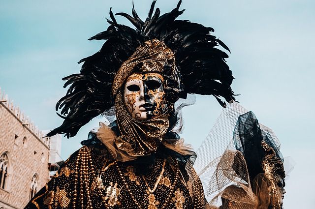 carnival in the metaverse - https://pixabay.com/it/photos/maschera-carnevale-venezia-costume-6003327/