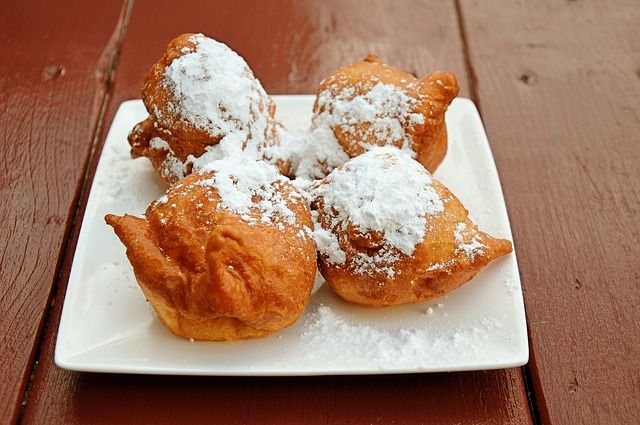 what to eat in venice at carnival - https://pixabay.com/it/photos/frittelle-tradizione-cibo-316488/ 