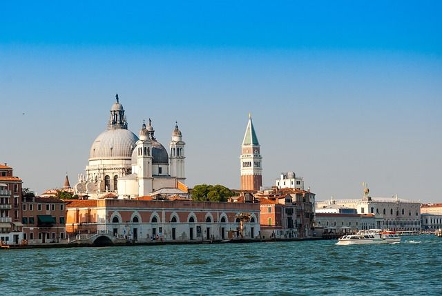 easter in venice italy - https://pixabay.com/it/photos/venezia-il-sole-vacanza-nuvole-1896206/