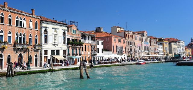 how to get to venice https://pixabay.com/it/photos/venezia-lungomare-italia-europa-569286/