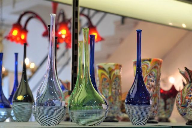 murano glass in venice italy https://unsplash.com/photos/lcroPps6AX4
