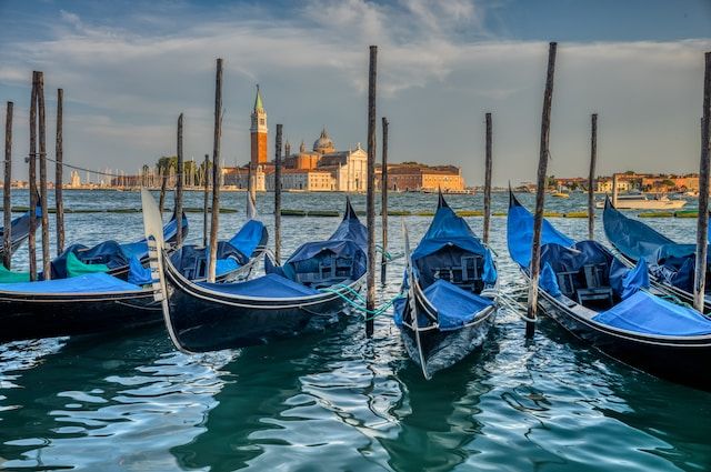 san giorgio maggiore island venice what to see - https://unsplash.com/photos/kUaxljJXwlk