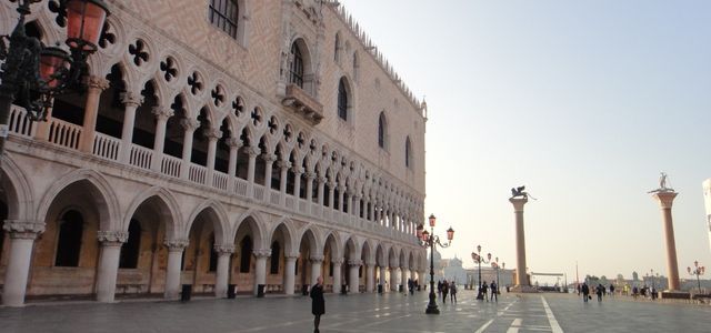 the seat of the doges - https://pixabay.com/it/photos/venezia-italia-piazza-san-marco-240204/