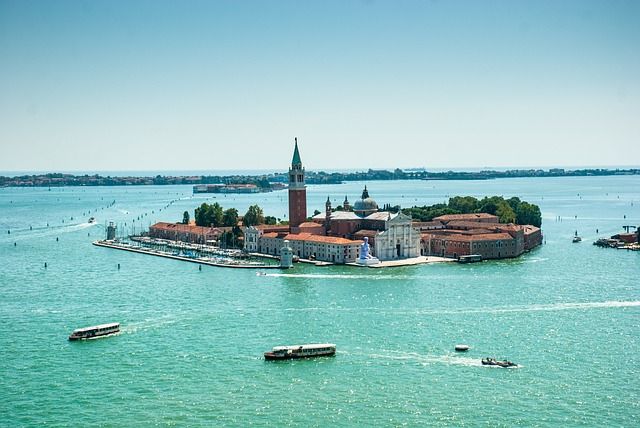 venice easter - https://pixabay.com/it/photos/venezia-cattedrale-italia-citt%c3%a0-334224/