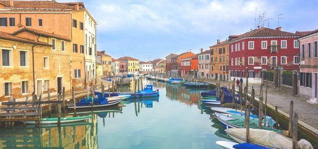 visit venice - https://pixabay.com/it/photos/murano-isola-di-vetro-venezia-citt%c3%a0-1615401/