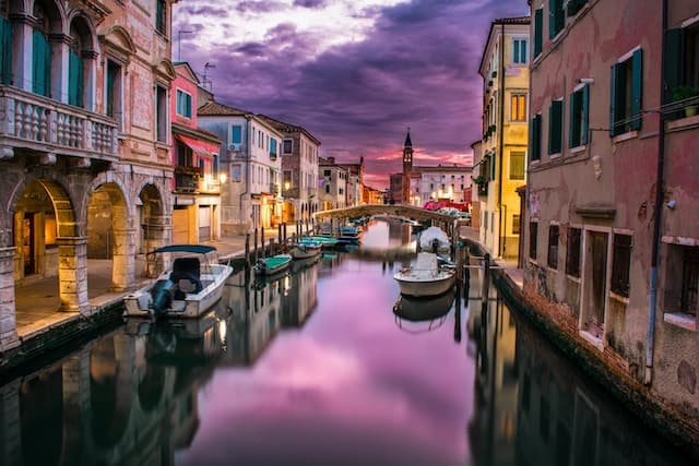 best movies set in venice italy https://unsplash.com/photos/ryC3SVUeRgY