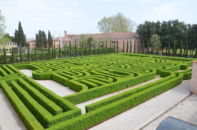 most beautiful gardens in Venice 