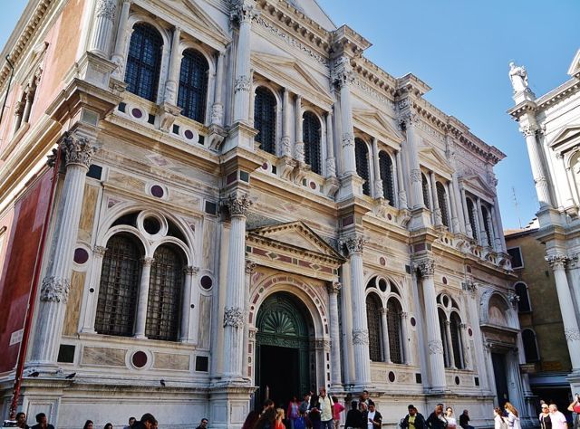 scuola grande di san rocco -  Zairon, CC BY-SA 4.0 <https://creativecommons.org/licenses/by-sa/4.0>, via Wikimedia Commons